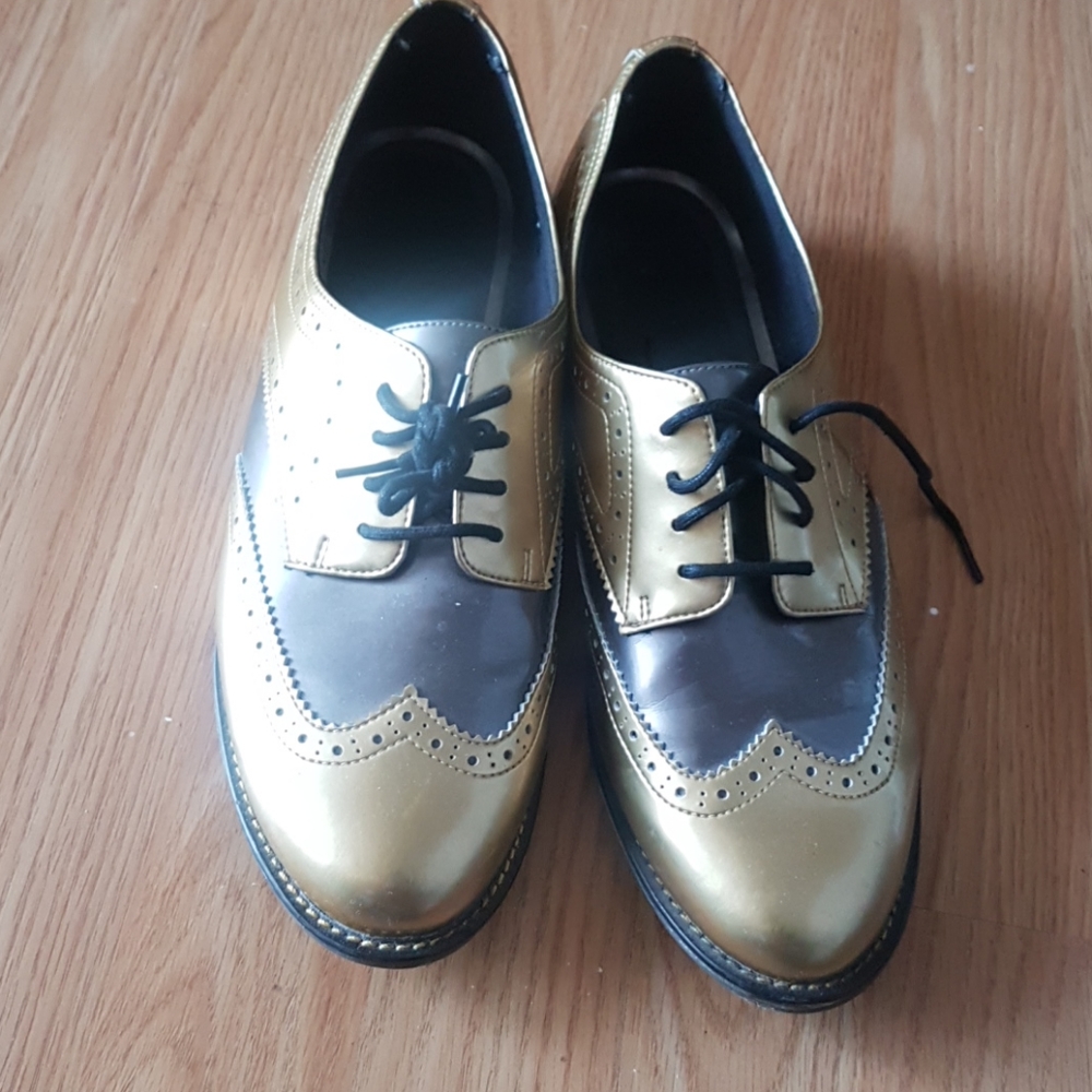 Shoes - Picture 2 of 4